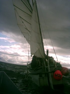 LUNA on a 2-reef beat
