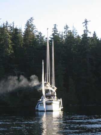 LUNA at anchor in Pirates Cove